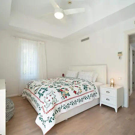 Portville Canal Side Villas 66 别墅 戈西克